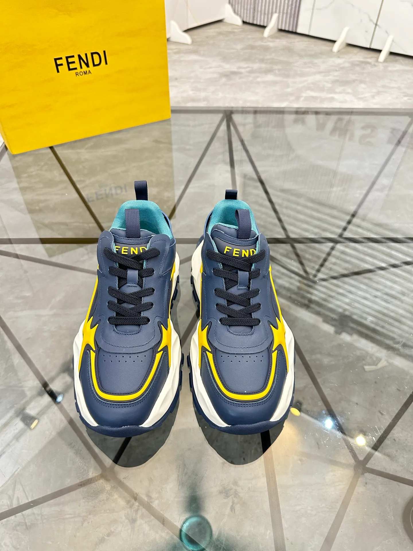 Men's shoes: 💰P580¥ Product trademark: Fendi* "Fendi*" low-top sports shoes Regular size: 39-44 (can be customized to 38.45.46) Product material: imported cowhide upper, breathable lining, original outsole. No.: 0008